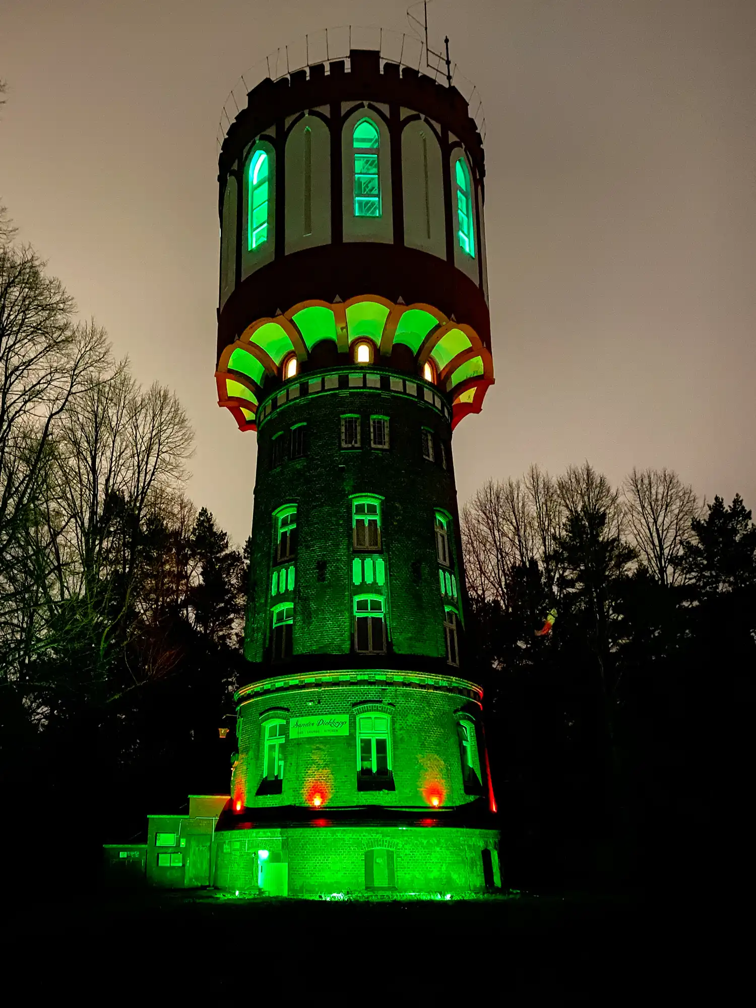 Wasserturm Hamburg bei Nacht grüne Beleuchtung — Eventlocation Sander Dickkopp