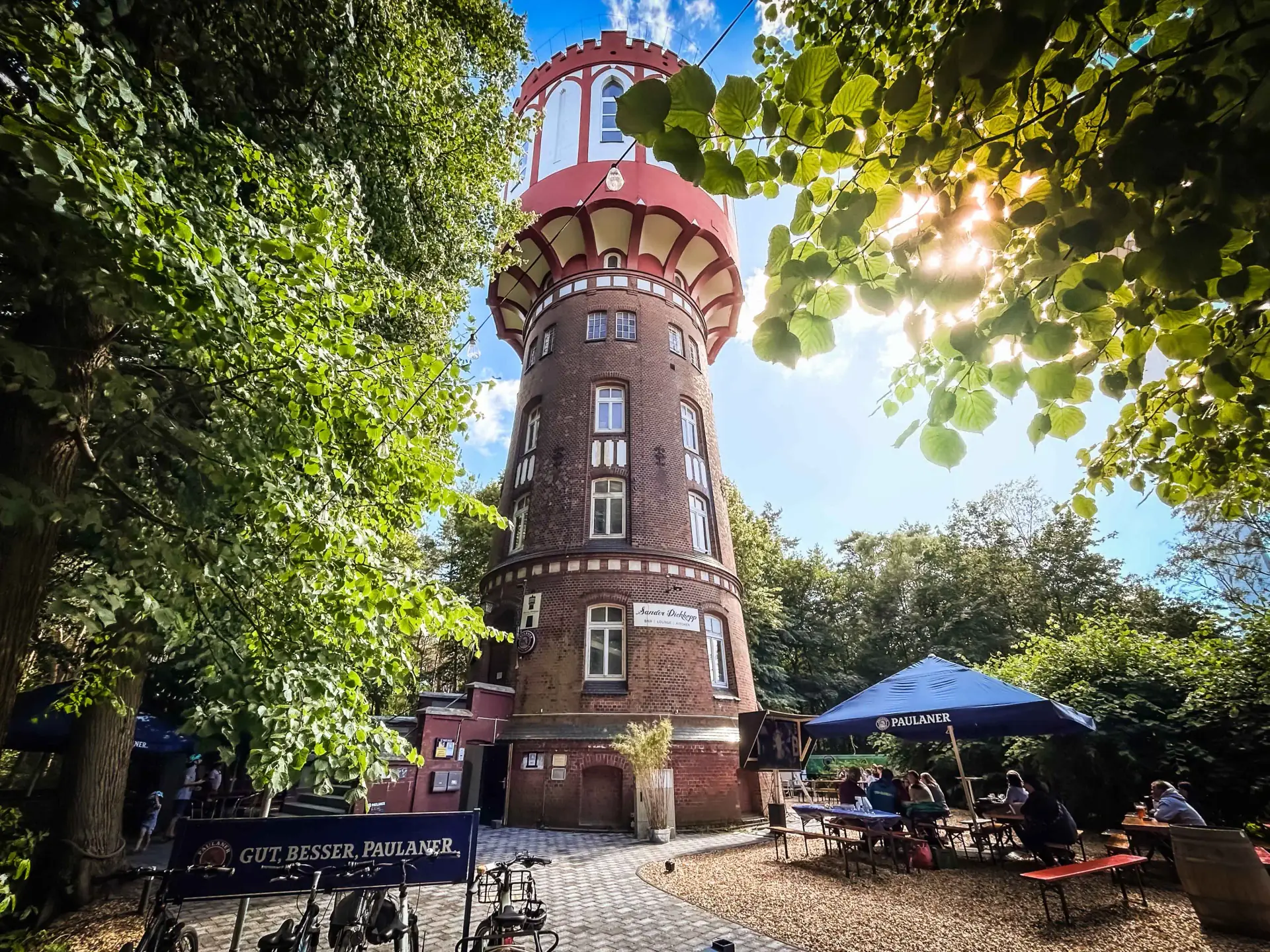 Open Air Eventlocation Hamburg — Wasserturm Lohbrügge im Sommer